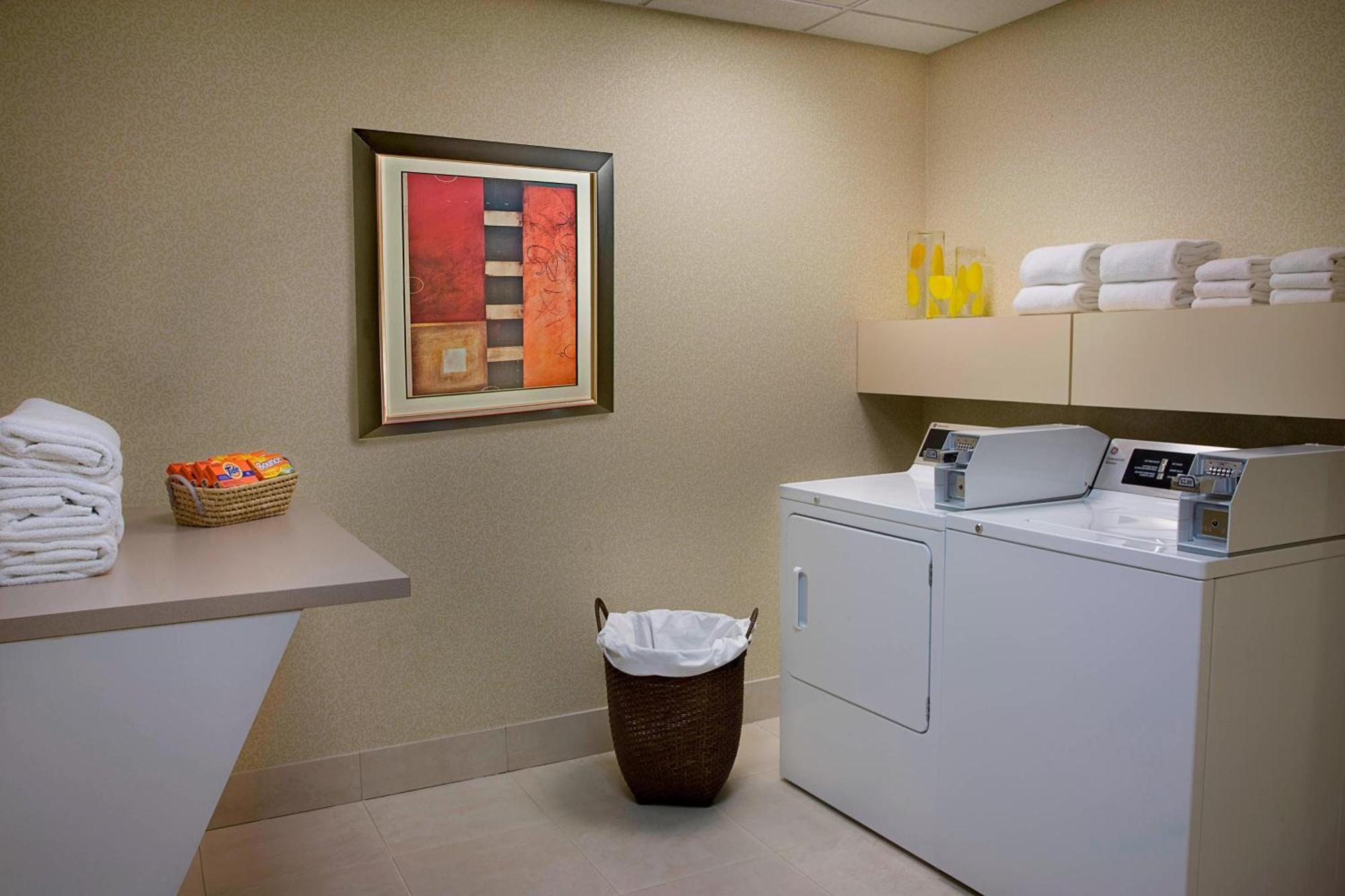 Courtyard By Marriott Toronto Brampton Hotel Exterior photo