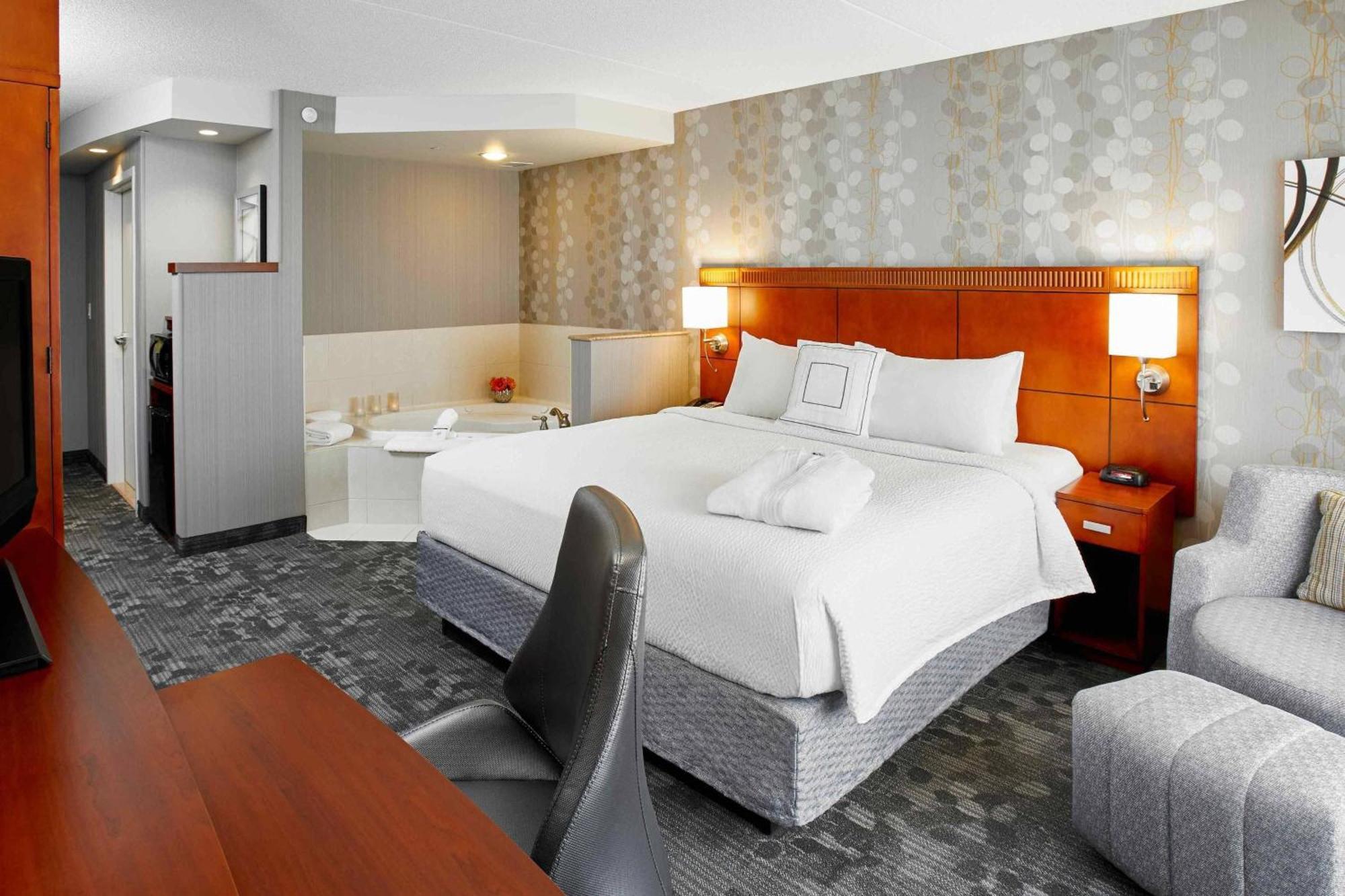 Courtyard By Marriott Toronto Brampton Hotel Exterior photo