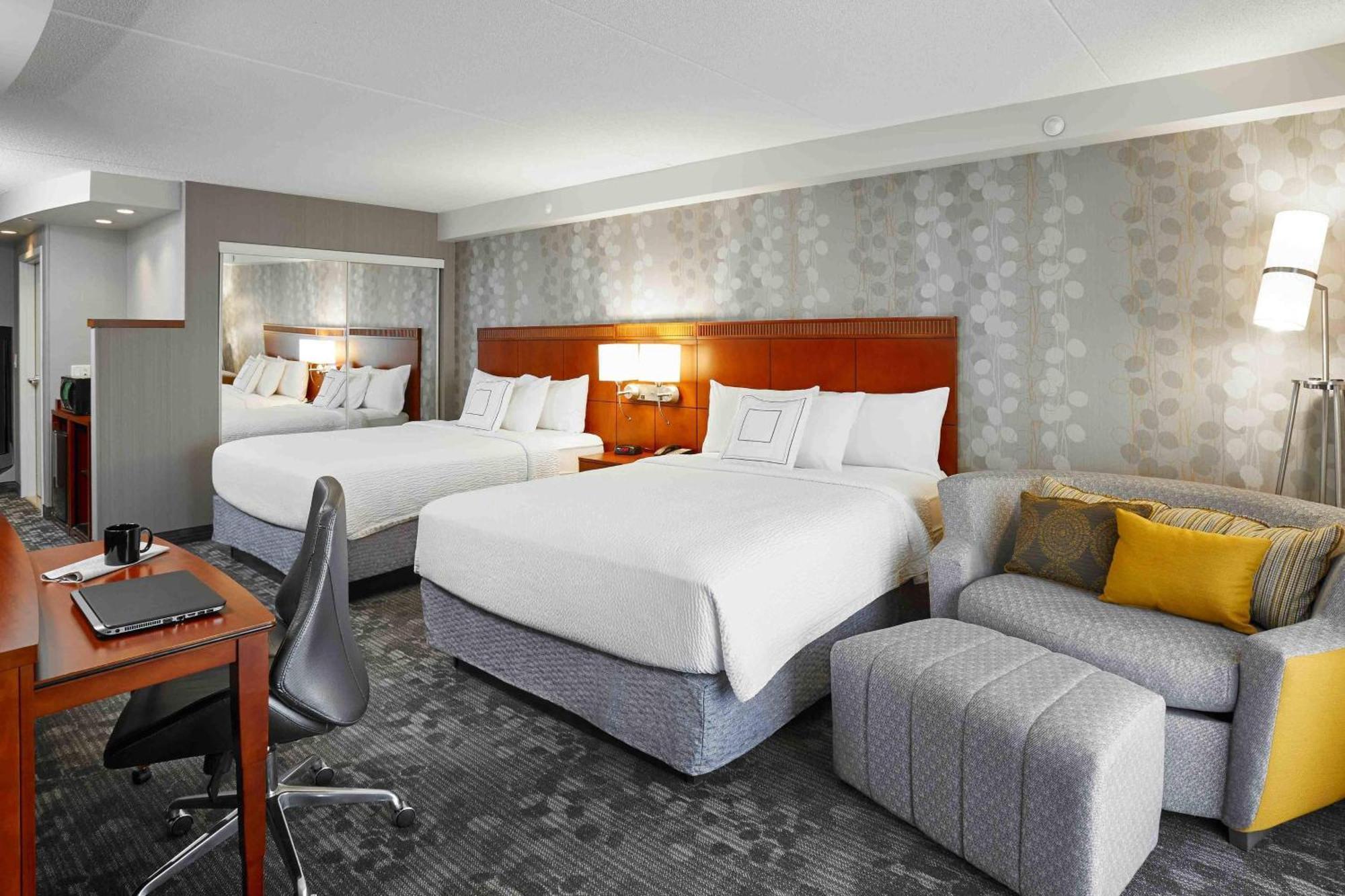 Courtyard By Marriott Toronto Brampton Hotel Exterior photo