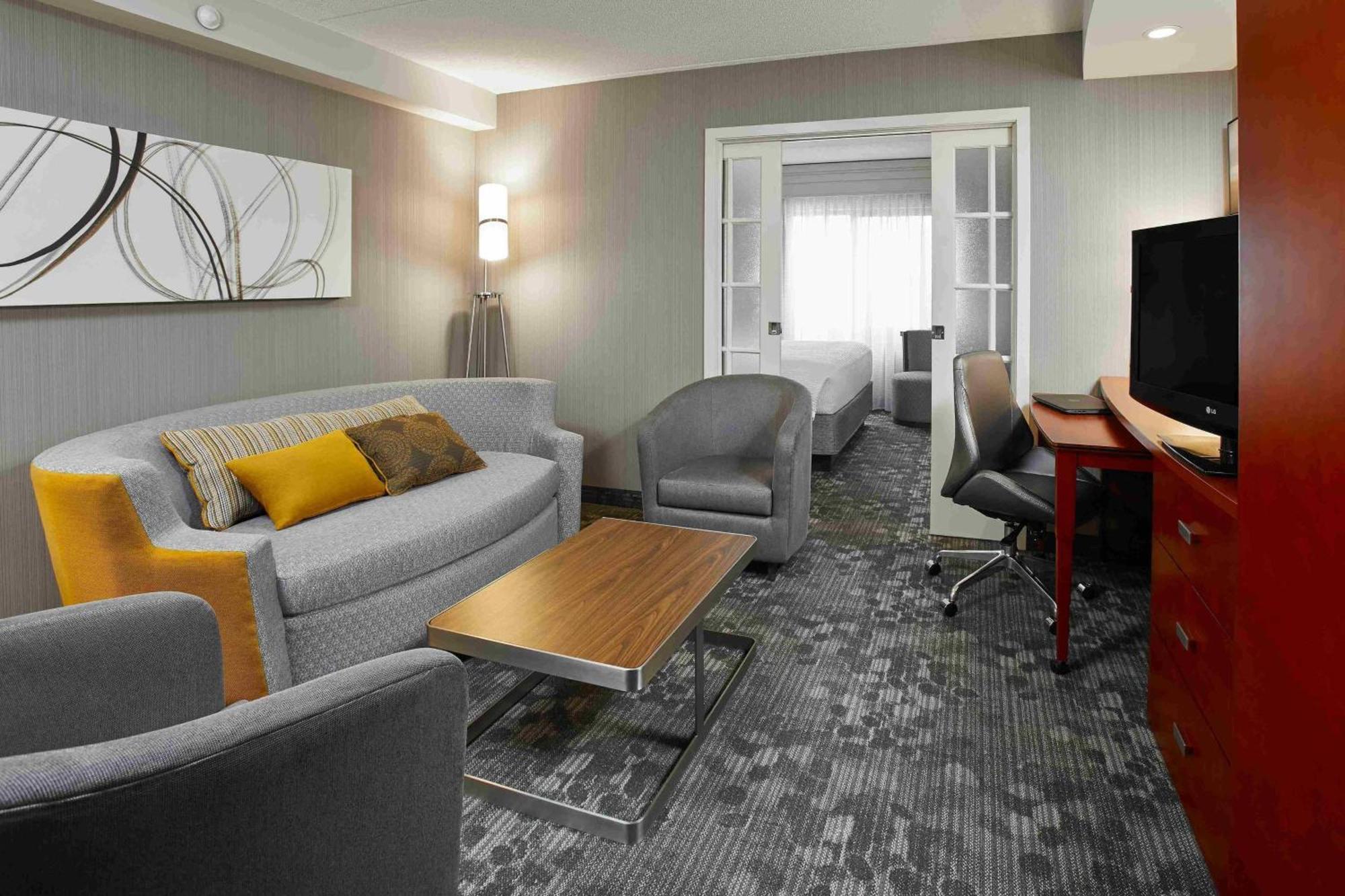 Courtyard By Marriott Toronto Brampton Hotel Exterior photo